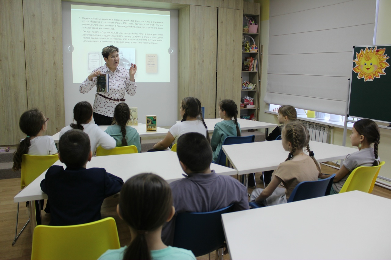 Библиотечный круиз "По книжному морю Виталия Коржикова"