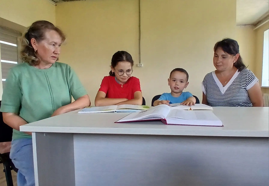 Поэт, песенник, переводчик