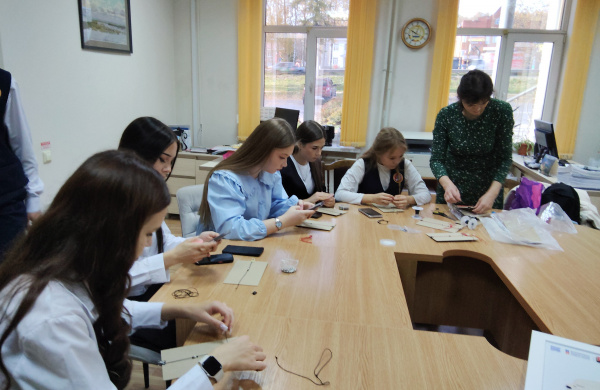 Нити Единства: Многоцветие культур в браслетах дружбы