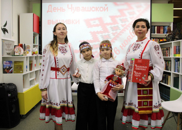 В библиотеках Чебоксарского округа отметили День чувашской вышивки