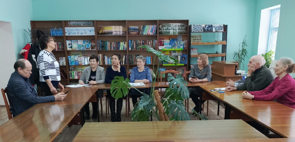 Весенний вечер в библиотеке