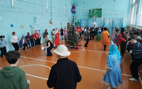 "Новогоднее приключение Буратино": волшебство в МБОУ «Ишакская СОШ»