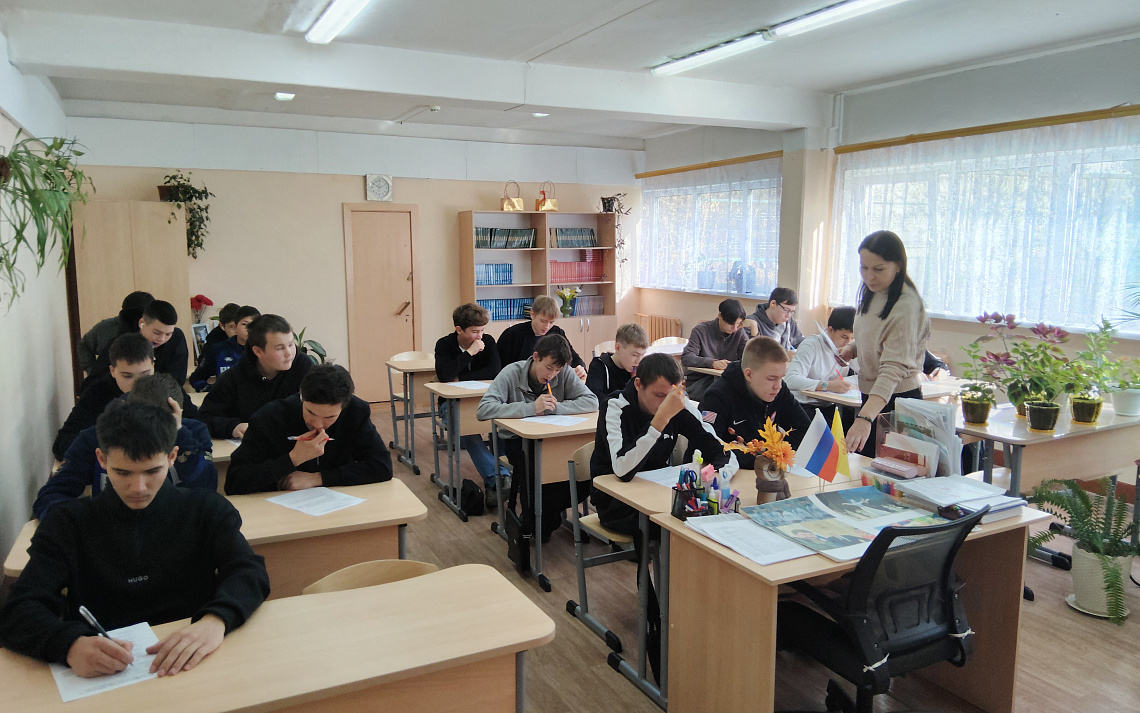 Центральная библиотека приняла участие во Всероссийской олимпиаде «Символы России. В дружбе народов — единство России»