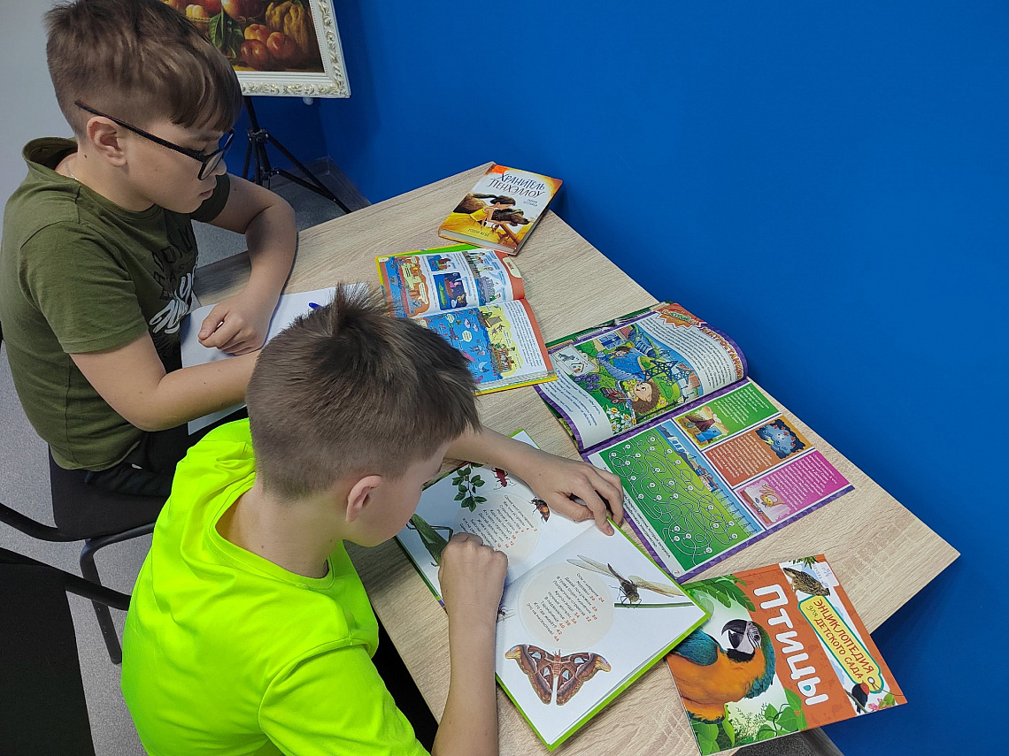 Гениальные сыщики в библиотеке