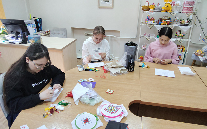 Волшебная вышивка для юных мастериц