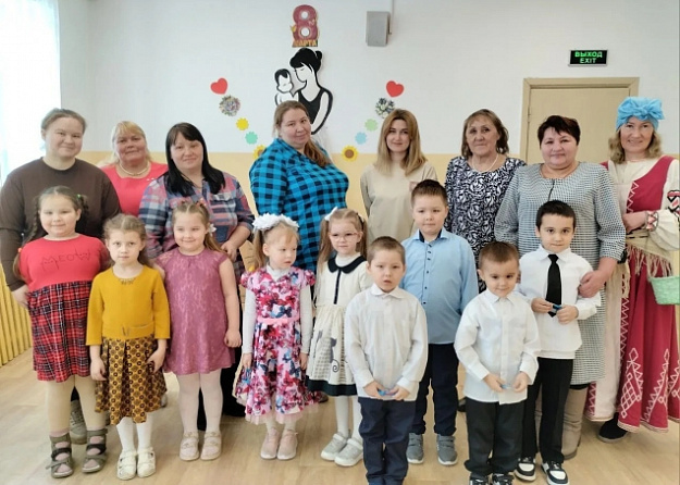 Есть в марте день особый