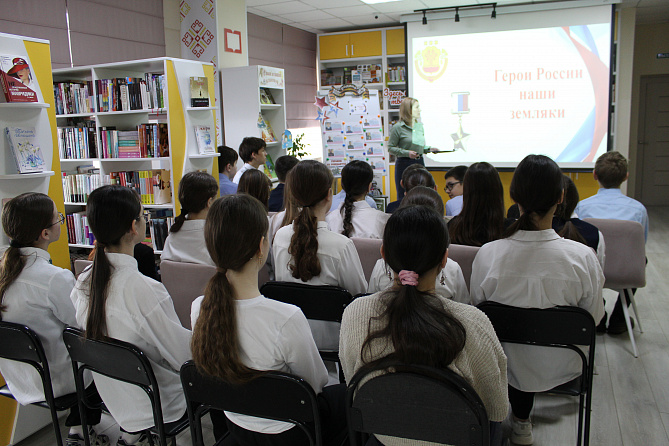 Герои Чувашии: патриотический час в Пархикасинской библиотеке